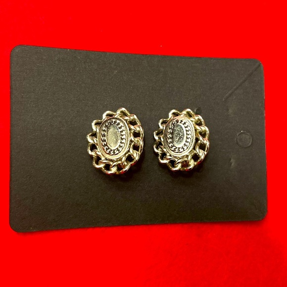 Vintage Monet Silver (Sterling?) Clip-on Earrings are stunning!! - Picture 1 of 4
